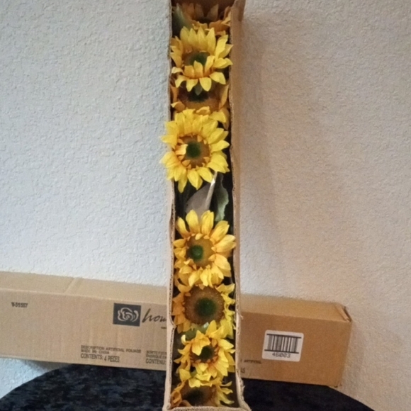 Home Interiors Other - Original Home Interiors Faux Sunflower and green leaf Blended assortment